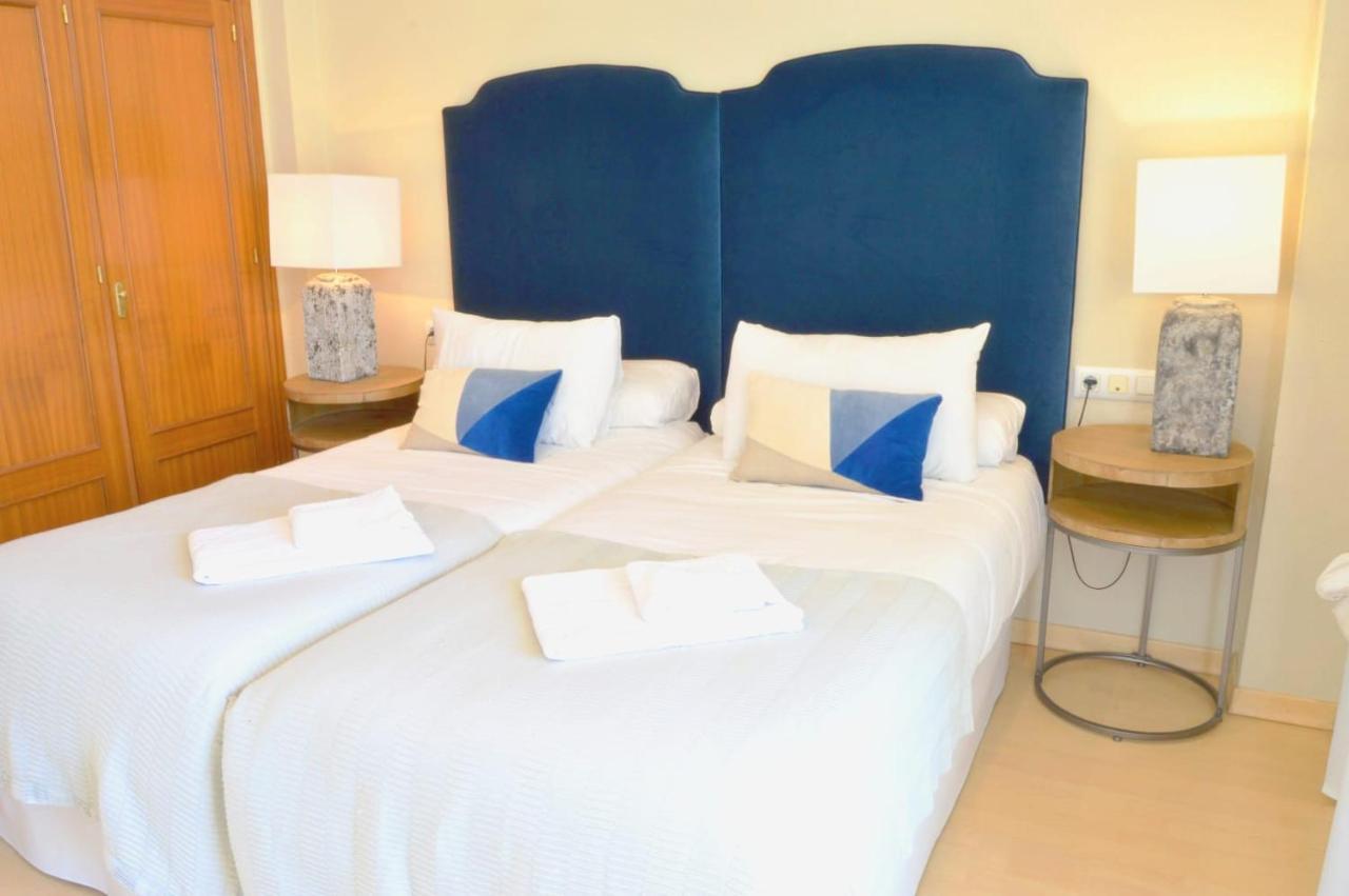 Homeyseville-penthouse Cathedral Tomas De Ibarra St 6 Pax, Parking Optional Siviglia