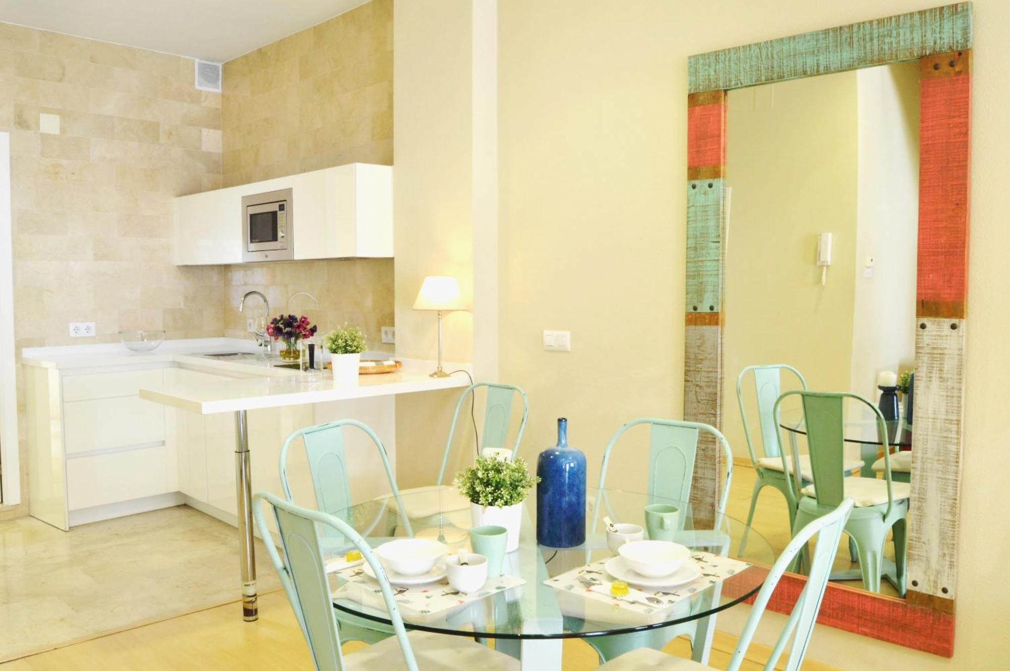 Homeyseville-penthouse Cathedral Tomas De Ibarra St 6 Pax, Parking Optional Appartamento Siviglia